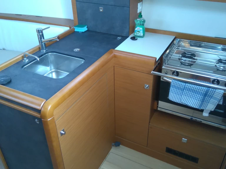 Huur een Jeanneau Sun Odyssey 349 in Sukošan