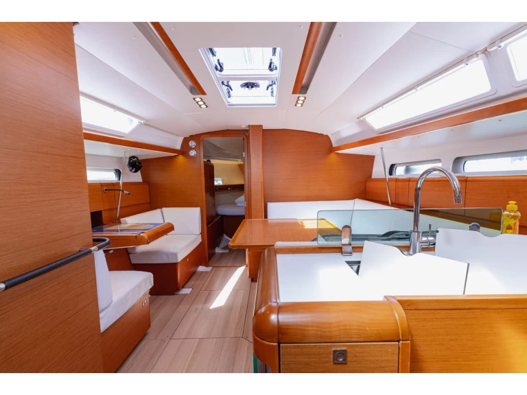 Huur een Jeanneau Sun Odyssey 419 in Kaštel Gomilica