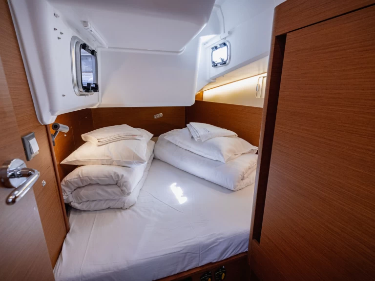 Jeanneau Sun Odyssey 410 te huur van particulier of professional in Kaštel Gomilica