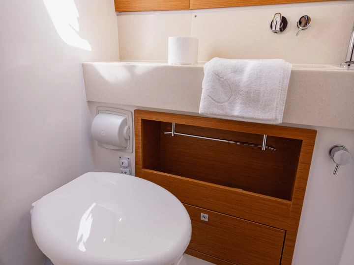 Huur een Dufour Dufour 470 owner layout in Kaštel Gomilica