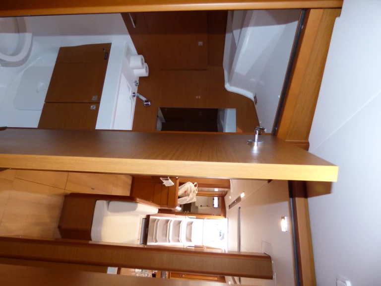 Jachthuur in Kaštel Gomilica - Jeanneau Sun Odyssey 519 via SamBoat