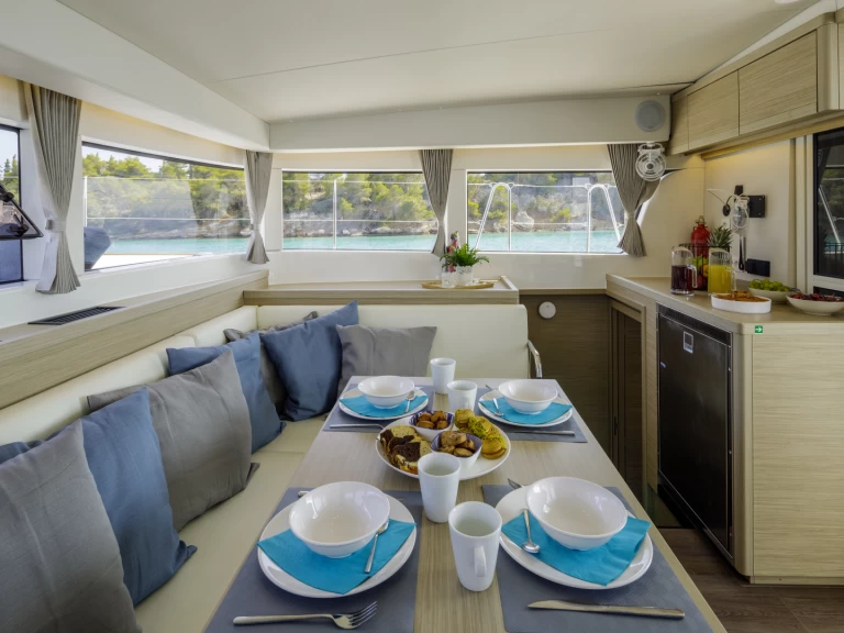 Verhuur Catamaran Lagoon met vaarbewijs