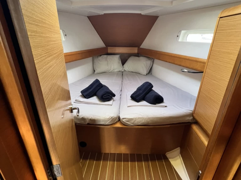 Huur een Jeanneau Sun Odyssey 439 in Álimos