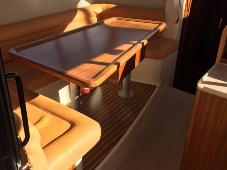 Sas Vektor ADRIANA 44 te huur van particulier of professional in Zadar