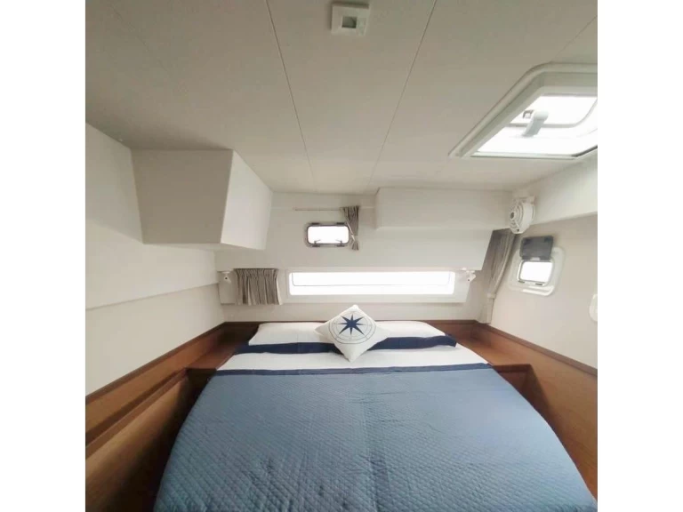 Bootverhuur Porto Pollo goedkoop Lagoon 42