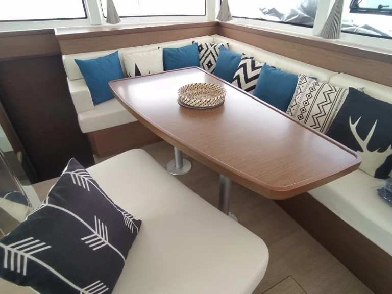 Verhuur Catamaran in Porto Pollo - Lagoon Lagoon 42