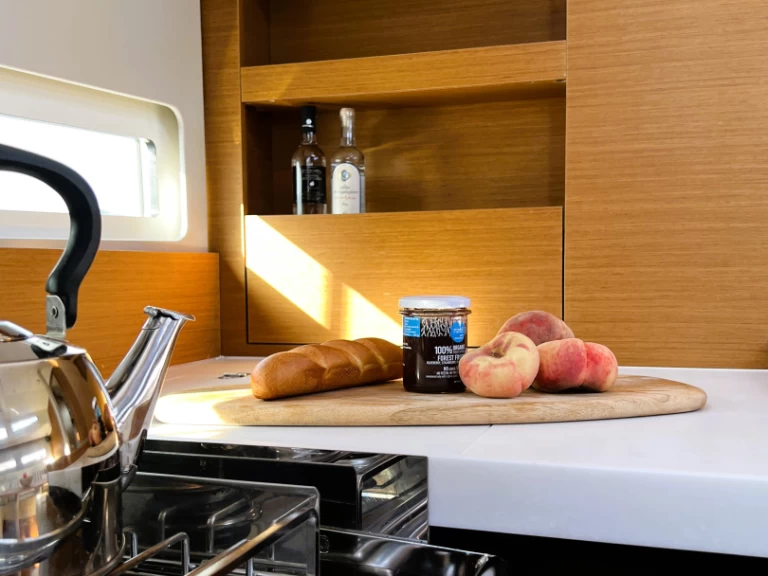 Huur een Jeanneau Sun Odyssey 410 in Álimos