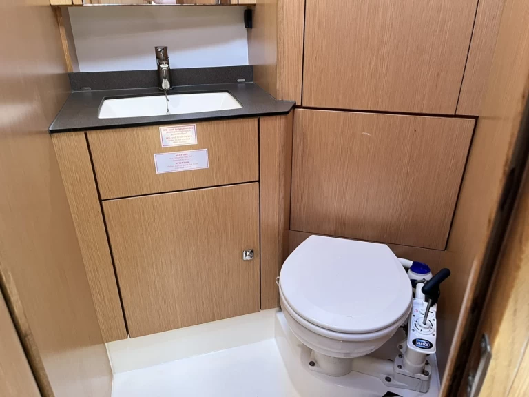 Huur een Bavaria Cruiser 41 in Lávrio