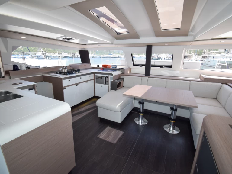 Verhuur Catamaran Fountaine Pajot met vaarbewijs