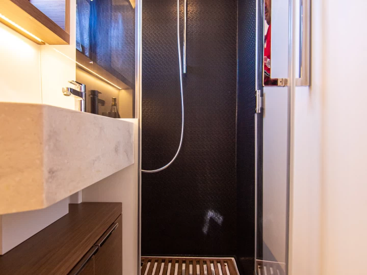 Verhuur Catamaran Lagoon met vaarbewijs