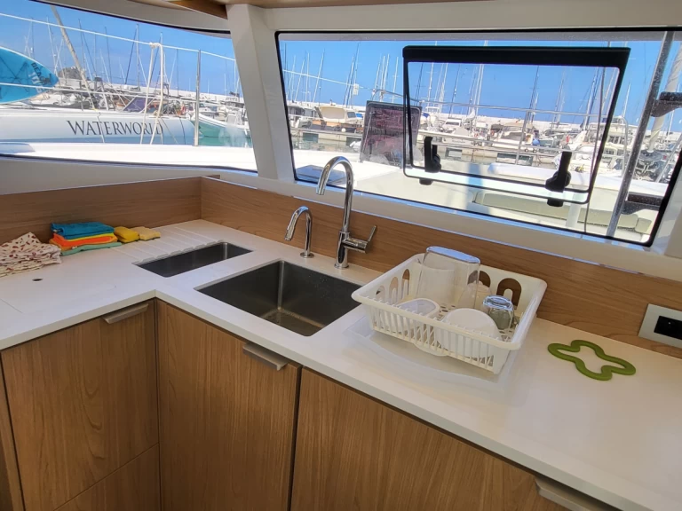 Huur Catamaran met of zonder schipper Lagoon in Capo d'Orlando