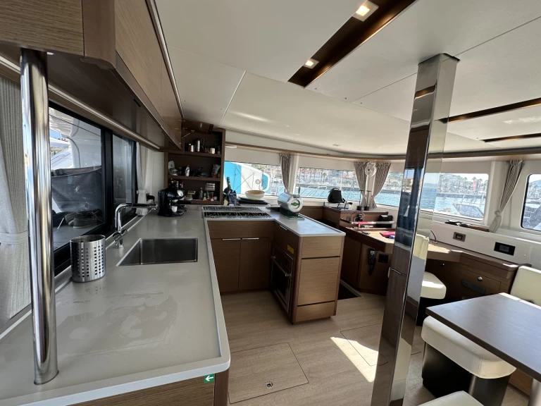 Huur Catamaran met of zonder schipper Lagoon in Golfo Aranci