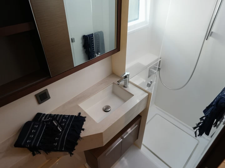 Huur een Lagoon Lagoon 46 in Salerno