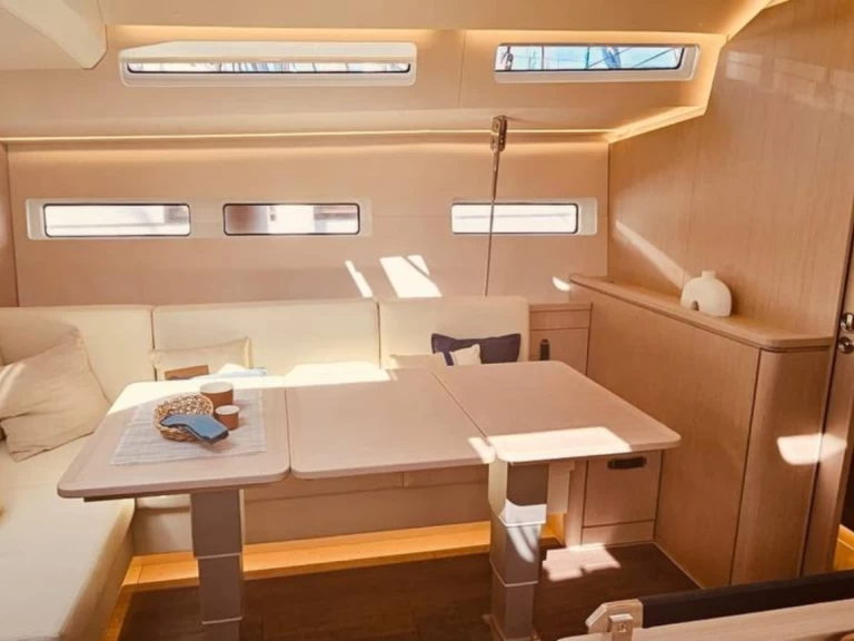 Huur een Jeanneau Jeanneau 55 in Salerno