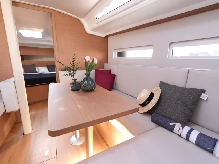 Huur een Jeanneau Sun Odyssey 410 in Salerno