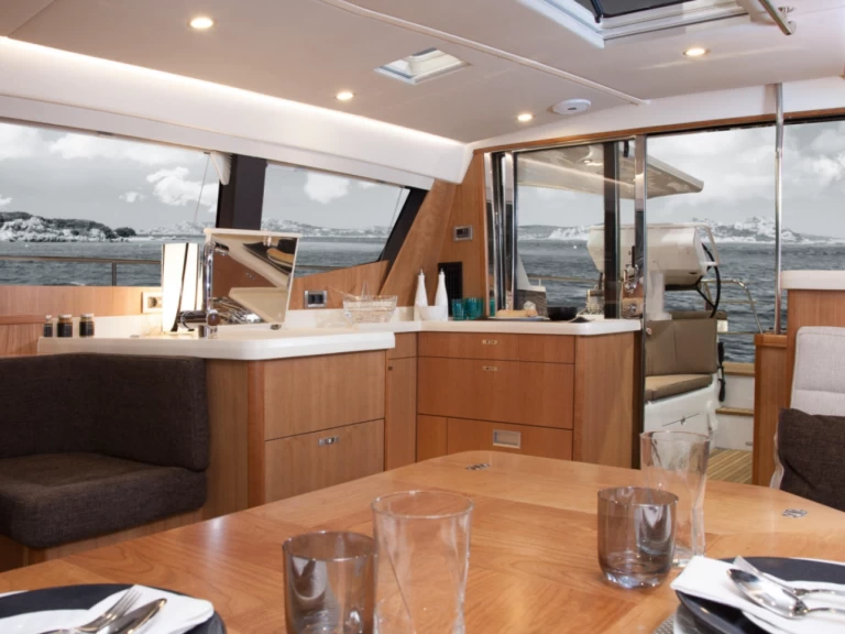 Zeilboot te huur in Gouviá voor de beste prijs