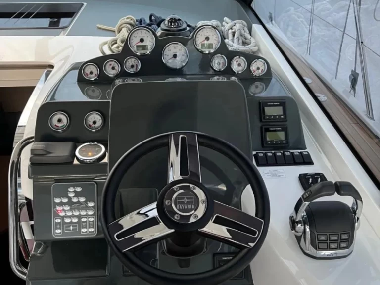 Verhuur Motorboot Bavaria met vaarbewijs