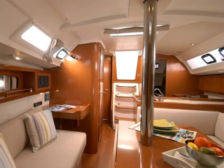 Verhuur Zeilboot Bénéteau met vaarbewijs