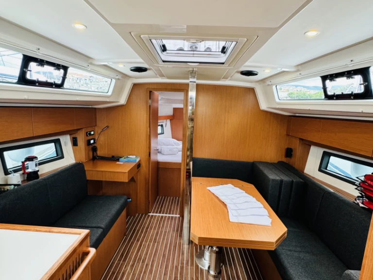 Bootverhuur Bavaria Bavaria C38 in Novi Vinodolski via SamBoat