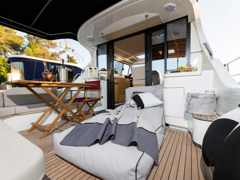 Huur een Sas Vektor ADRIANA 36 in Novi Vinodolski