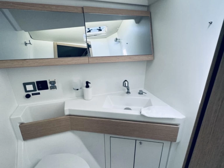 Huur een Bénéteau Oceanis 46.1 in Novi Vinodolski