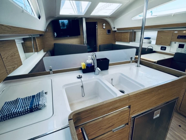 Huur een Elan Impression 40 in Novi Vinodolski