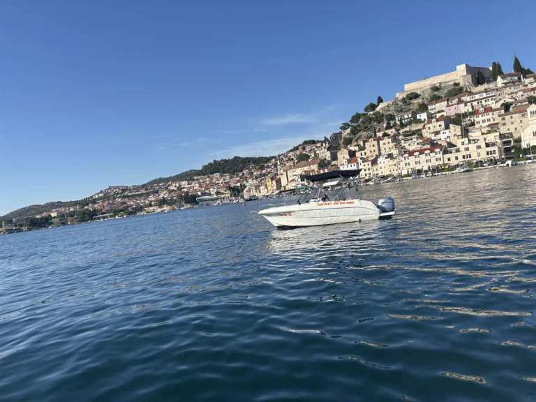 Huur een FLY HM22 in Šibenik