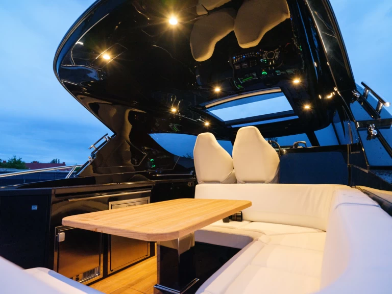 Verhuur Motorboot Focus met vaarbewijs