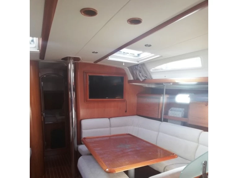 Huur een Jeanneau Sun Odyssey 43 in Álimos