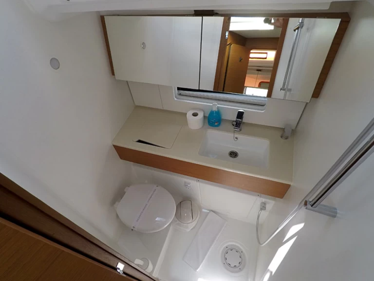 Huur een Dufour Dufour 44 in Šibenik