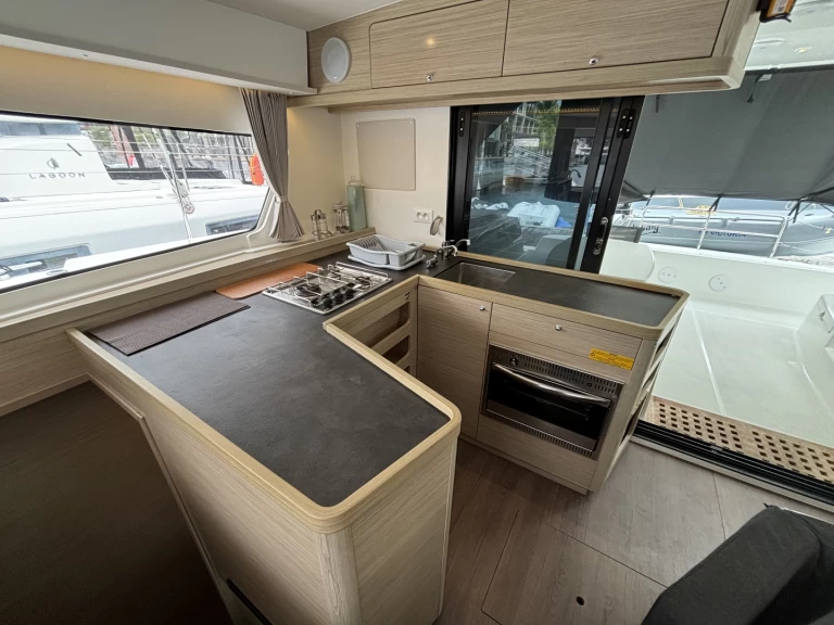 Bootverhuur Eden Island goedkoop Lagoon 42