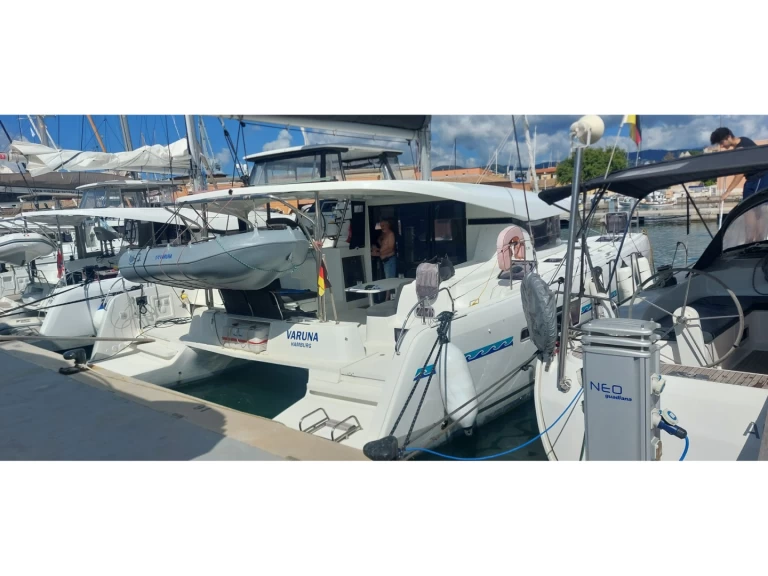 Bootverhuur Eden Island goedkoop Lagoon 42