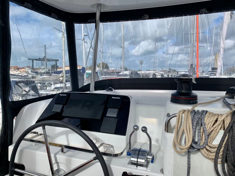 Verhuur Catamaran in Eden Island - Lagoon Lagoon 42