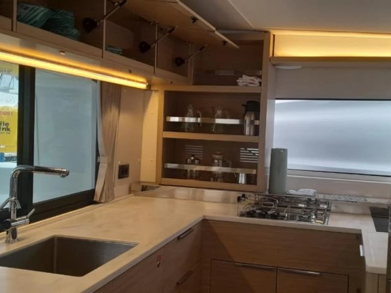 Bootverhuur Eden Island goedkoop Lagoon 46