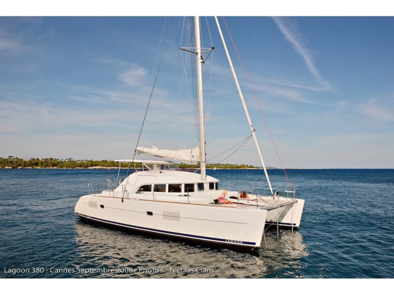 Verhuur Catamaran in Hyères - Lagoon Lagoon 38