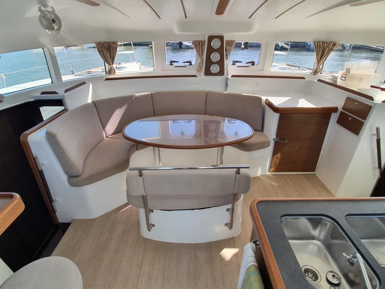 Huur een Lagoon Lagoon 380 in Hyères