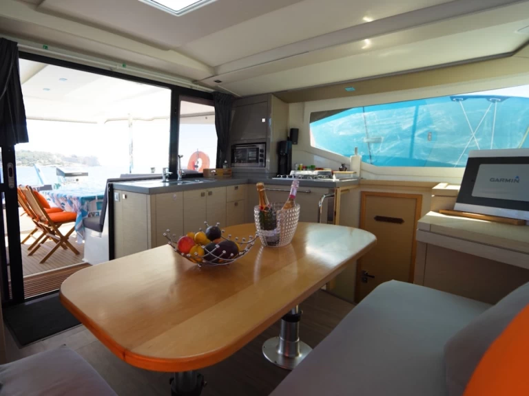 Huur een Fountaine Pajot Lucia 40 in Rhodes (City)