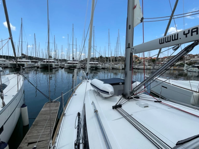 Huur Zeilboot met of zonder schipper Bénéteau in Šibenik