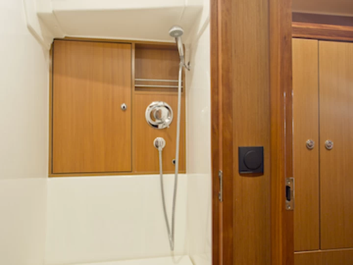 Bootverhuur Šibenik goedkoop Bavaria 45