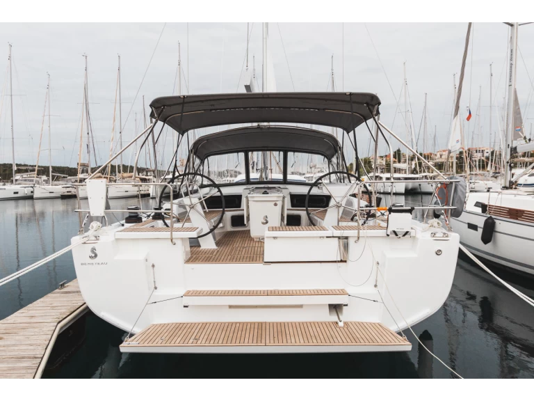 Huur Zeilboot met of zonder schipper Bénéteau in Šibenik