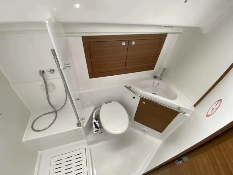 Elan Impression 45.1 te huur van particulier of professional in Šibenik