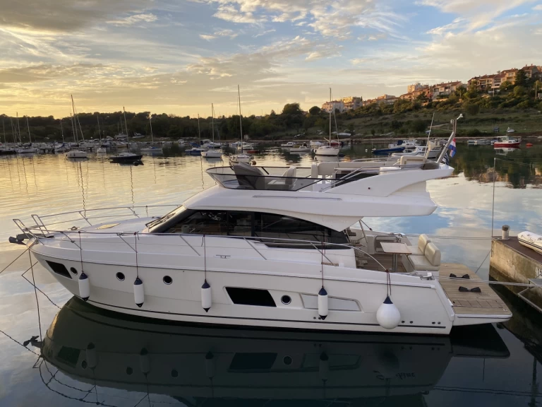 Verhuur Motorboot Bavaria met vaarbewijs