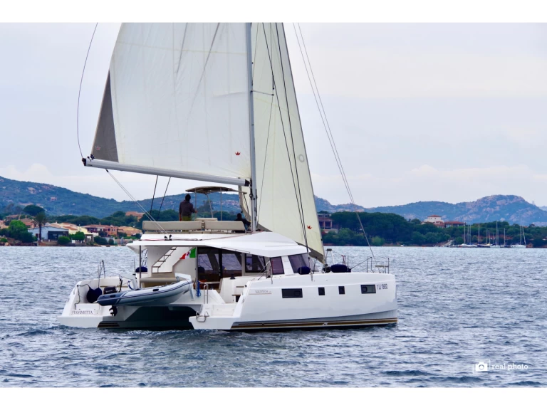 Catamaran te huur in Cannigione voor de beste prijs