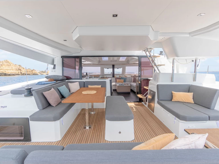 Verhuur Catamaran Fountaine Pajot met vaarbewijs