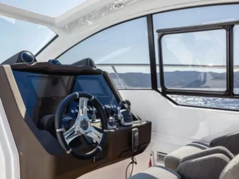 Huur een Azimut Azimut Atlantis 45 in Split