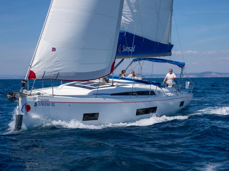 Huur een Bénéteau Oceanis 46.1 in Marina (City)