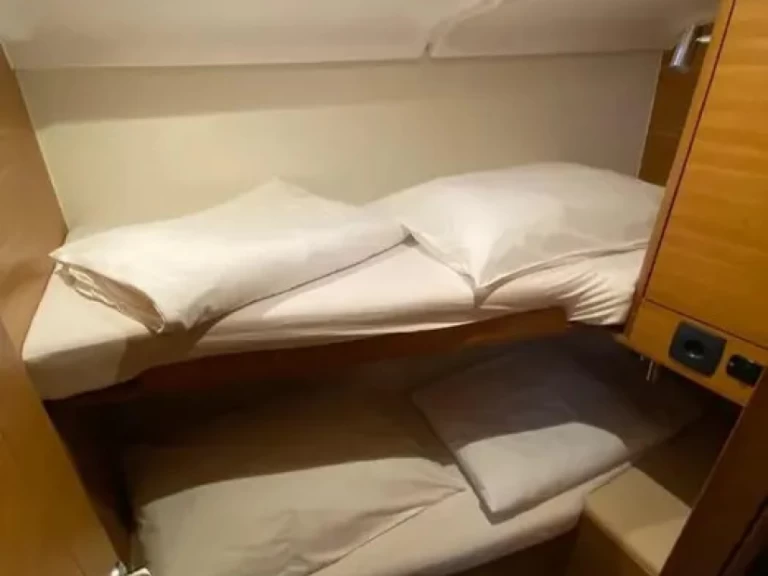 Huur een Bénéteau Oceanis 40.1 in Šibenik