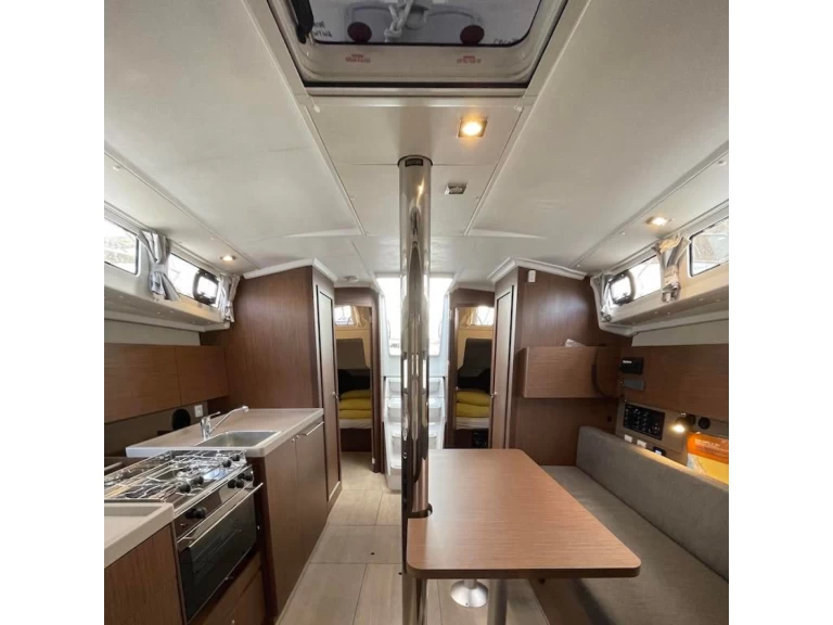 Bénéteau Oceanis 38.1 te huur van particulier of professional in Šibenik