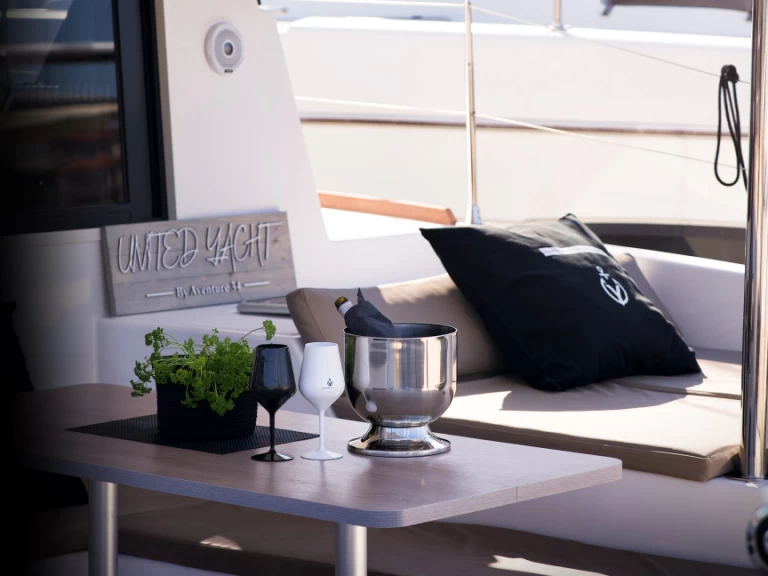 Verhuur Catamaran Aventura met vaarbewijs