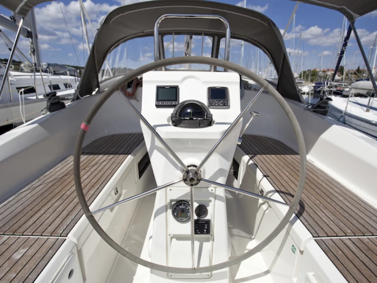 Bavaria Bavaria 36 Cruiser te huur van particulier of professional in Šibenik